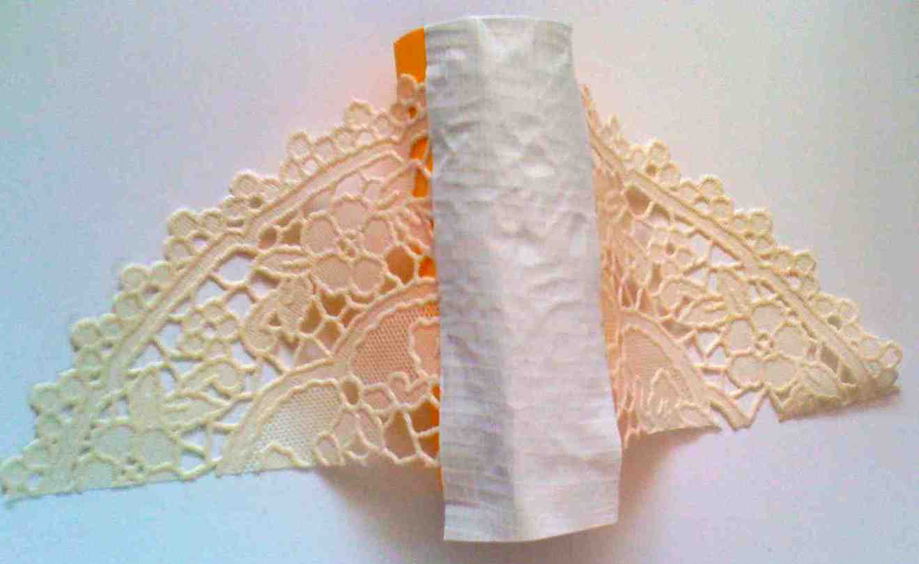 xmas-tree-angel-taping-wings