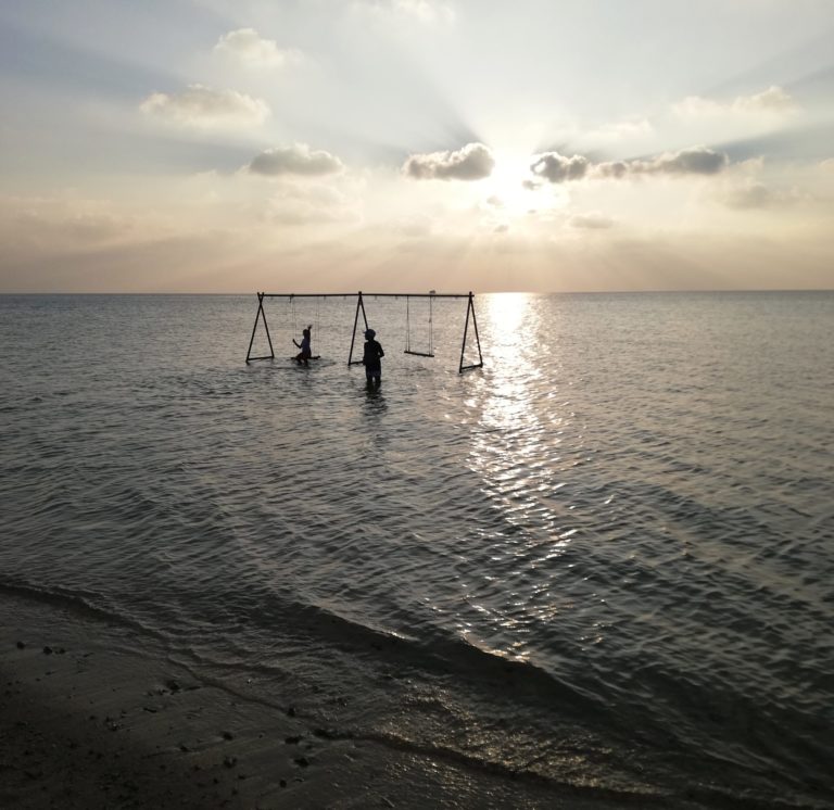 lockdown swing ocean